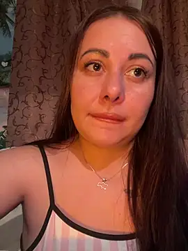 DaisyStreet Adlı Modelin Canlı XXX Sohbeti