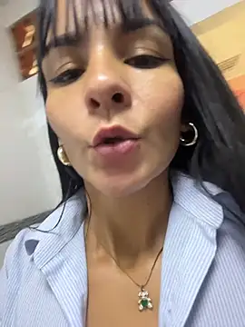 LuxeBrunetteXXX's Live XXX Chat