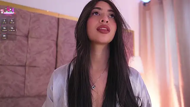 charlotterusso Adlı Modelin Canlı XXX Sohbeti