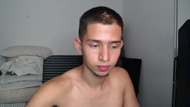 XXX chat uživo modela harold_18_