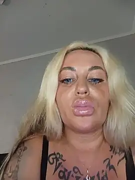 MiaMooly Adlı Modelin Canlı XXX Sohbeti