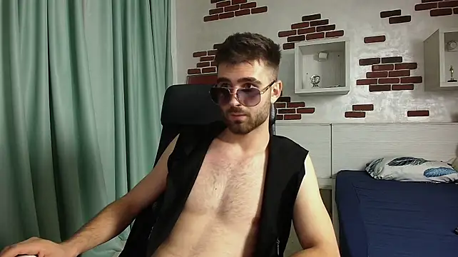 KyloEast XXX чат на живо