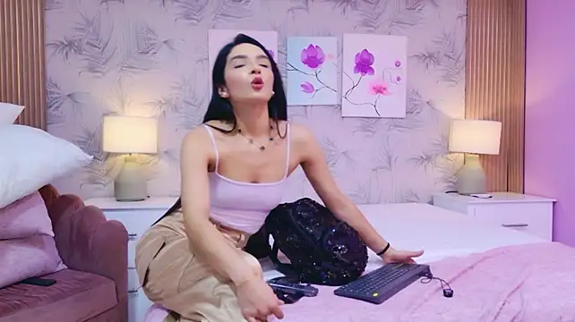 Chatroom XXX en direct de MiaSweeths