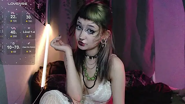 Trish-Crystal Live XXX-chat