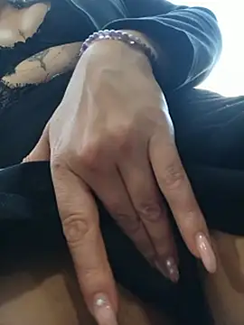 tata_sanz_'s Live XXX Chat