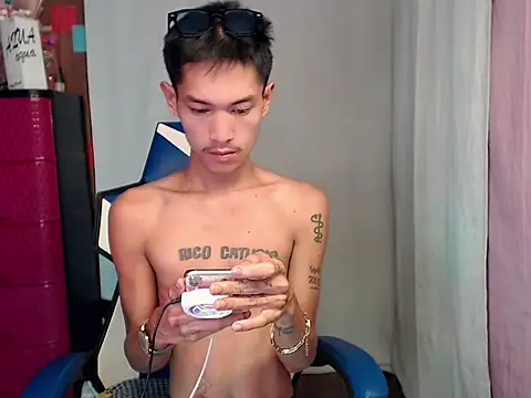 riks_tyler's Live XXX Chat