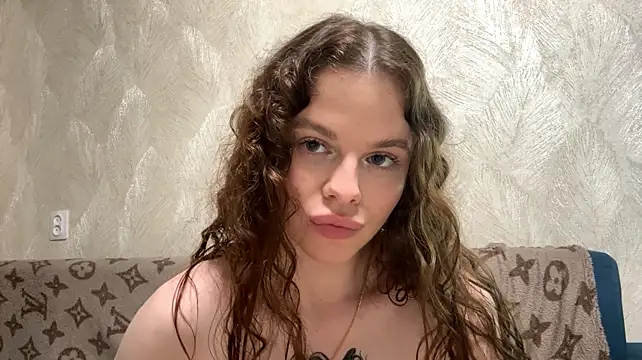Chat +18 de IlianaKaleel ao vivo