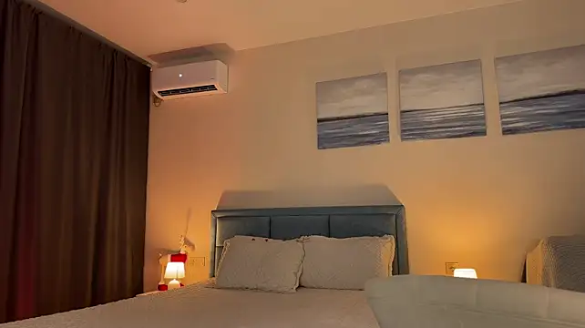 Amazing__bitch live XXX chat