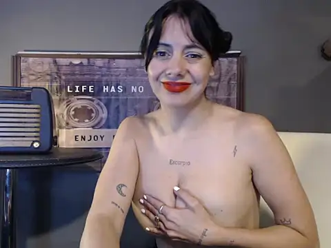 Mickyta Chat XXX in diretta