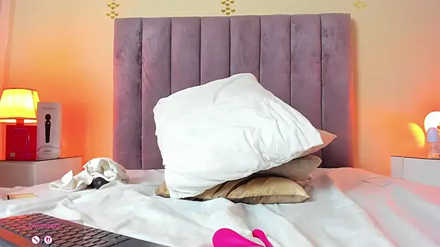 Emma_Hearts Adlı Modelin Canlı XXX Sohbeti