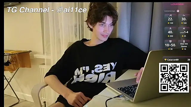 swaggenjoyer's Live XXX Chat