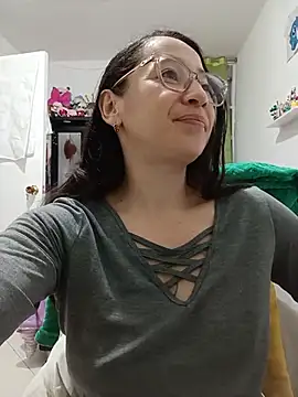 emilypoppy3 Adlı Modelin Canlı XXX Sohbeti