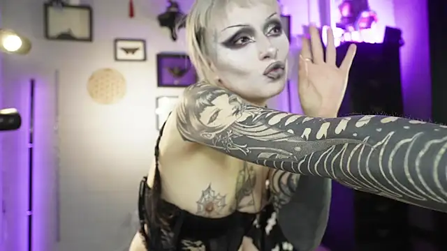 insania_9999_'s Live XXX Chat