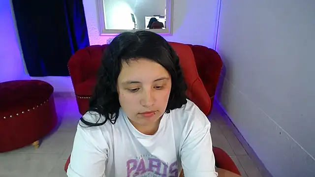 nathaly_low1 Adlı Modelin Canlı XXX Sohbeti