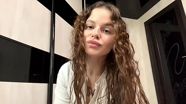 IlianaKaleel Adlı Modelin Canlı XXX Sohbeti