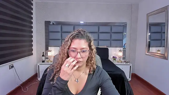 XXX chat uživo modela Yanna_Jonness
