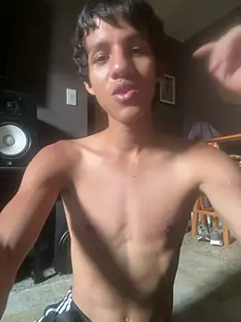 noahzen7 Chat XXX in diretta