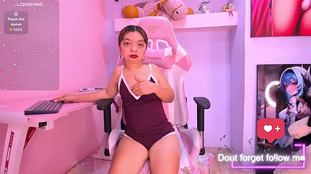 CharlotteMuller live XXX chat