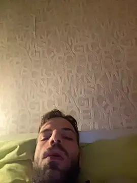 Roberto081www Webcam show