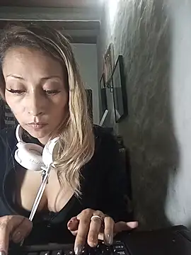 Chat +18 de alexiajames_13 ao vivo