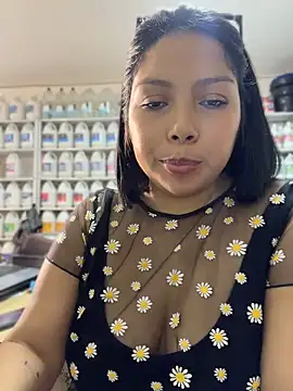 ISABELLA__LUNA Adlı Modelin Canlı XXX Sohbeti