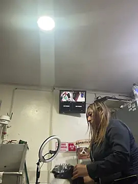 XXX chat uživo modela Dama_Rouge