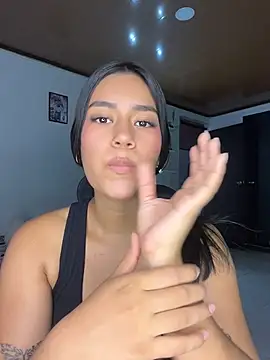 ALANAH_KITTY Adlı Modelin Canlı XXX Sohbeti
