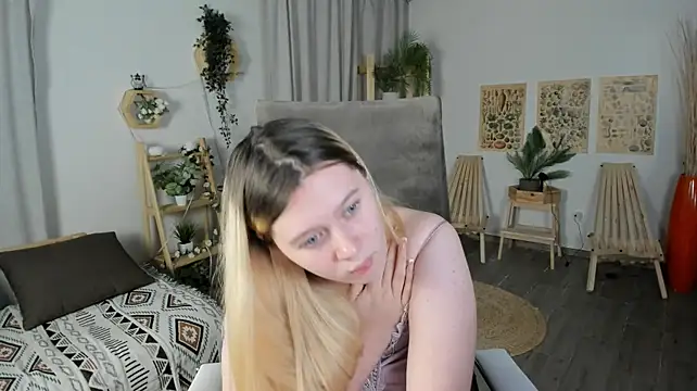 CelestineMauriac's Live XXX Chat