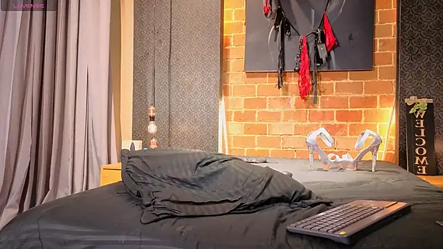 XXX chat uživo modela Niicol_Bossy