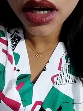 fatineae1 Adlı Modelin Canlı XXX Sohbeti