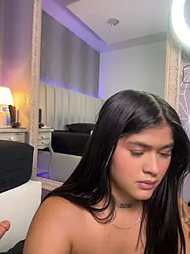 Mia-Medina Chat XXX in diretta