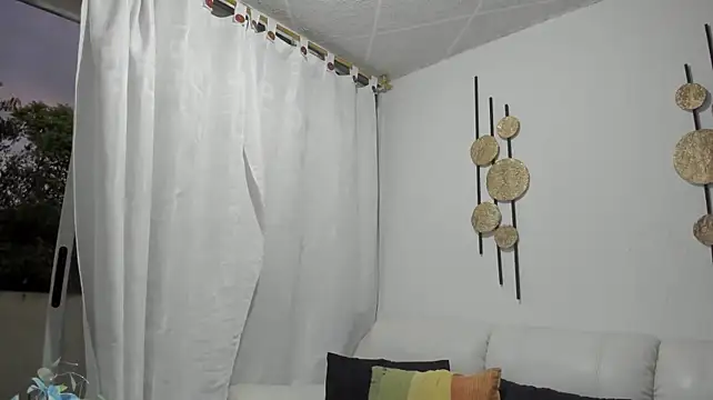 Luna_milf13 Adlı Modelin Canlı XXX Sohbeti