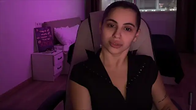RavenRubyy – Naživo XXX chat