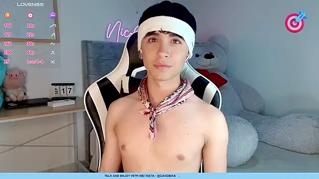 צ'אט XXX בשידור חי של Niico_Cruz