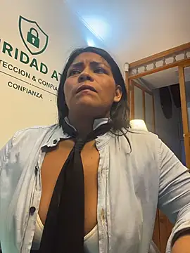 XXX chat uživo modela Emilly__Bown_