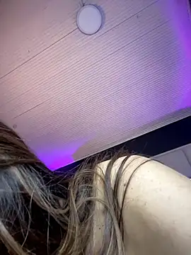 Samantha_Milf__ Obrolan Langsung XXX
