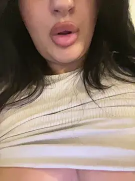 Milana_UKのライブXXXチャット