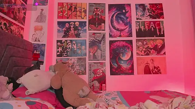 MissCurvyTop Show in webcam