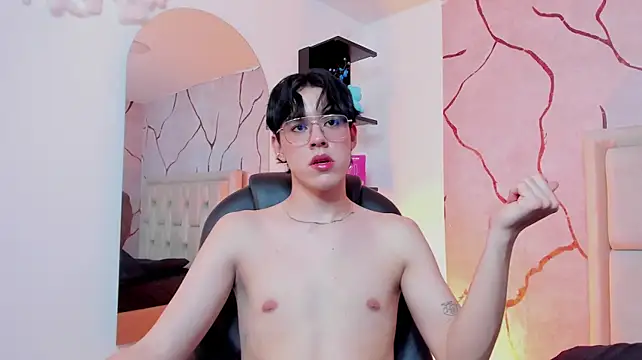 TomParker_ live XXX chat