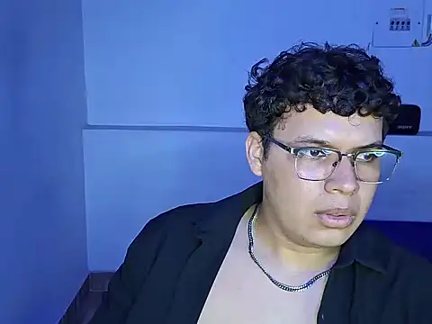 LiamRoi live XXX chat