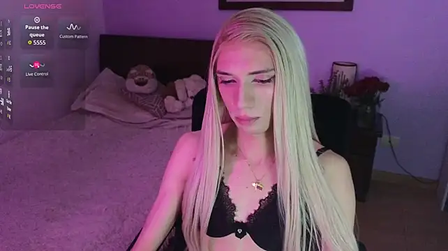mirandahabach333 webcam show