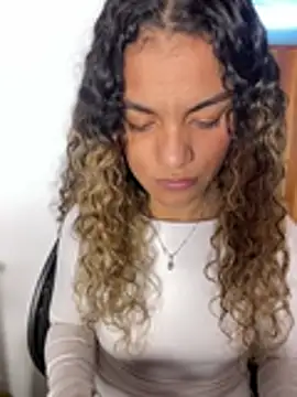 AngelPinkk_ Chat XXX in diretta