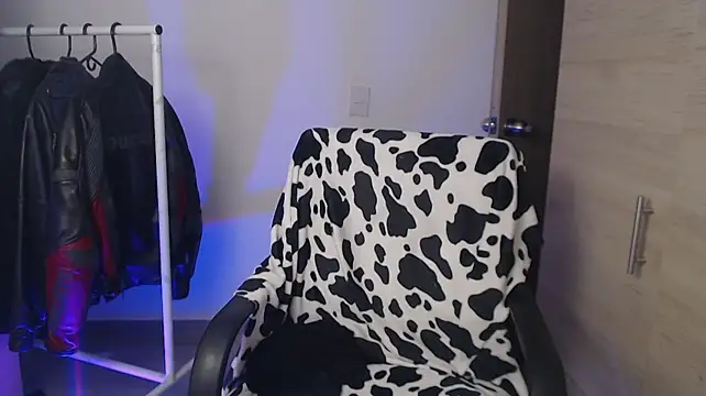 chomelo6 – Naživo XXX chat