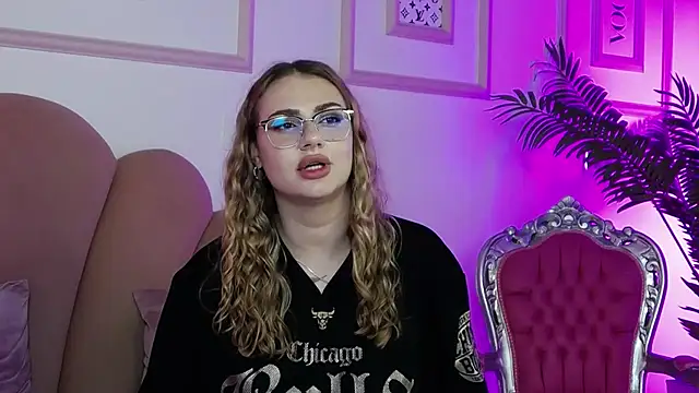 Abby__White Adlı Modelin Canlı XXX Sohbeti