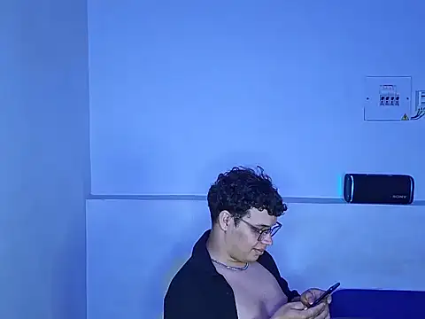 LiamRoi Live XXX Chat