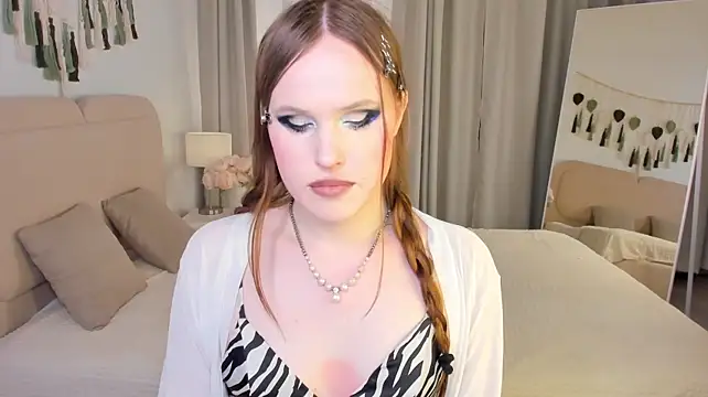 EffieMinki Chat XXX live