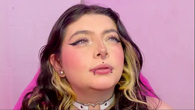 Chat +18 de Sachi_Meow ao vivo