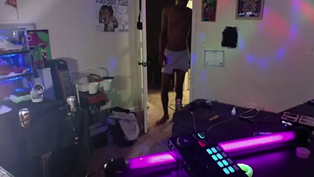 Triggerhappycj100 XXX чат на живо