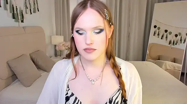 EffieMinki live XXX chat