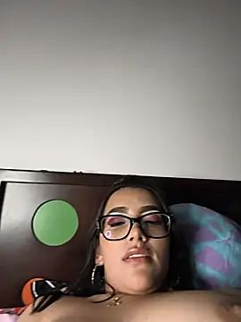 Lorein_cute18's Live XXX Chat